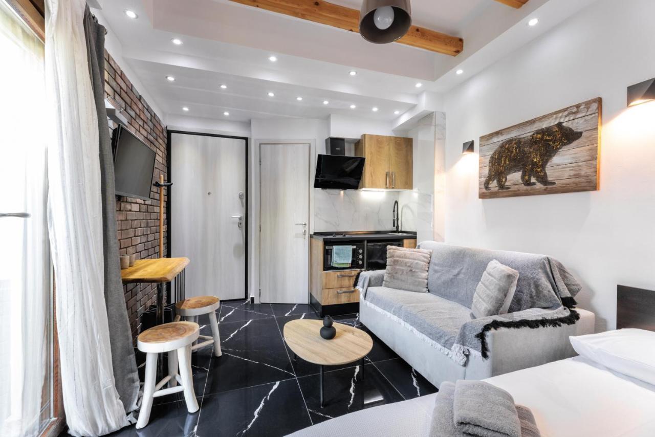 Skra Hideaway In Center, By Binobi ! *